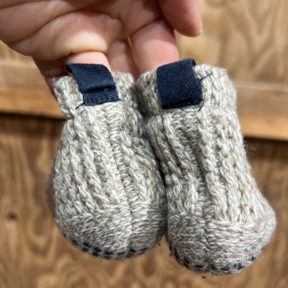 BOMBAS GRIPPER SLIPPER IN TAUPE Toddler SIZE T1 Shoe Size 5-7 - Picture 3 of 4